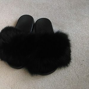 Fluffy Black Fur Slides Sz 6/6.5